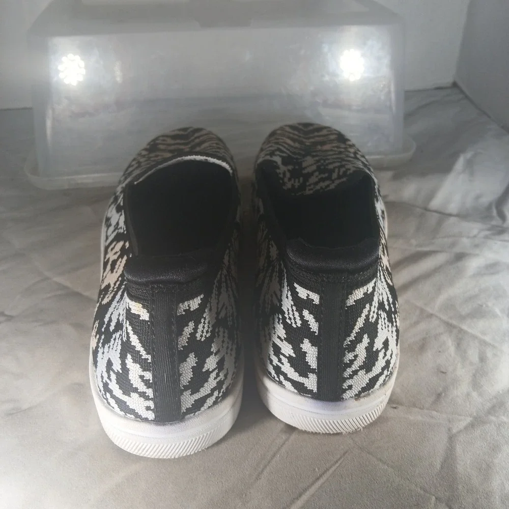 Skechers Slip On‎ Sneakers 9 Black White Animal Print Memory Foam Casual 158302